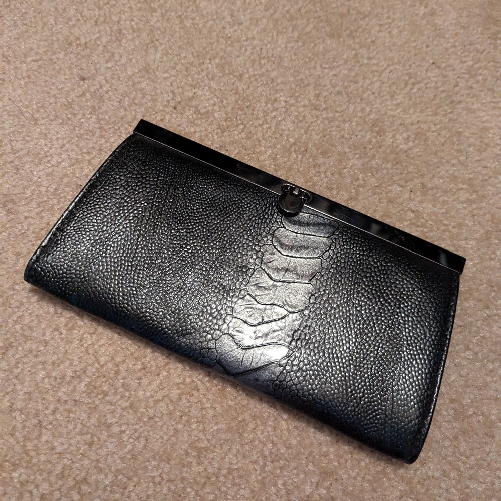 Cute le Chateau clutch black